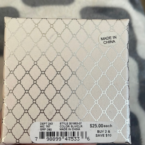 NIB Butterfly Sparkle Ring Size 6 - Picture 6 of 6